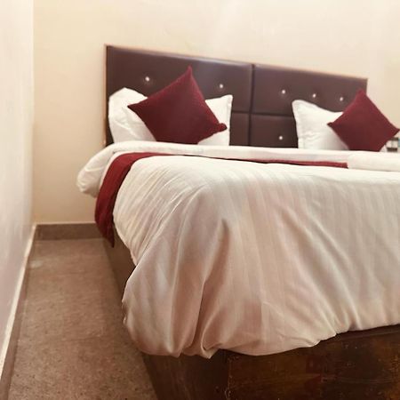 Hotel The Lord Krishna Residency Vrindāvan Zewnętrze zdjęcie