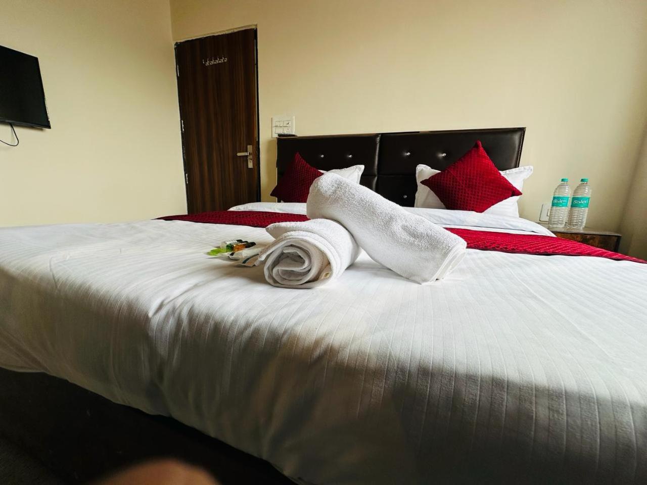 Hotel The Lord Krishna Residency Vrindāvan Zewnętrze zdjęcie