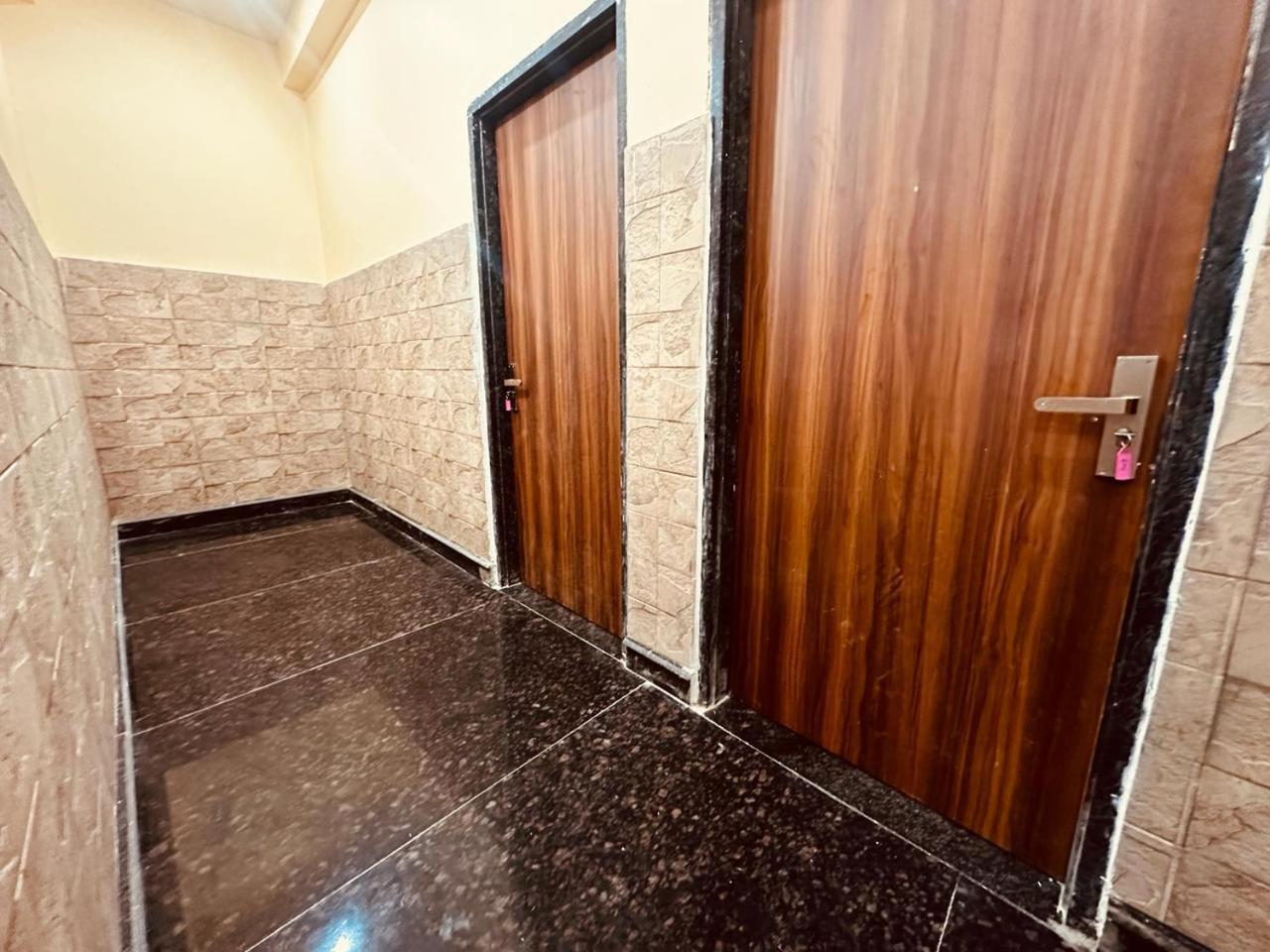 Hotel The Lord Krishna Residency Vrindāvan Zewnętrze zdjęcie