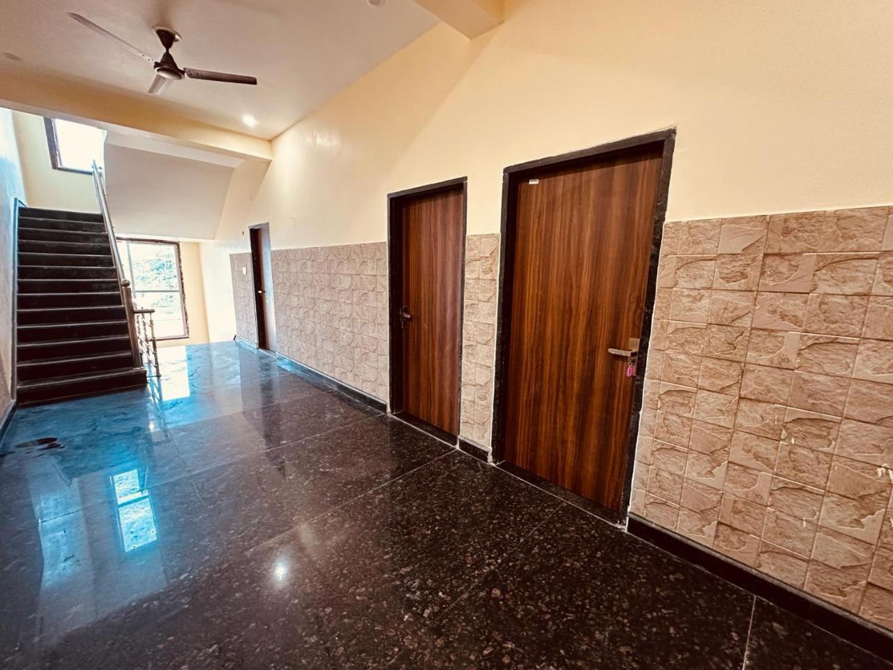 Hotel The Lord Krishna Residency Vrindāvan Zewnętrze zdjęcie