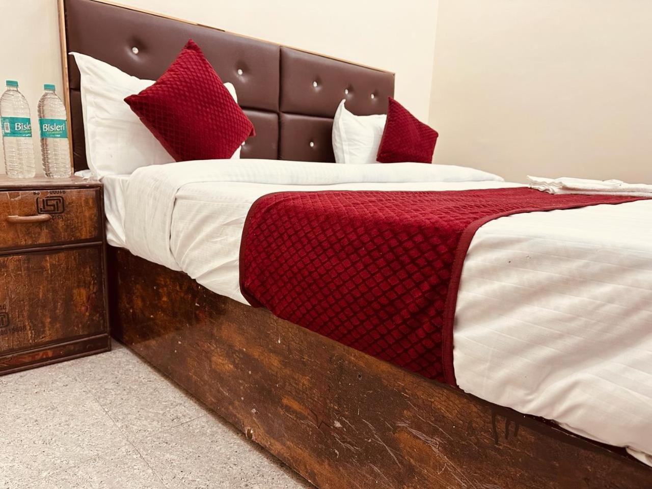 Hotel The Lord Krishna Residency Vrindāvan Zewnętrze zdjęcie